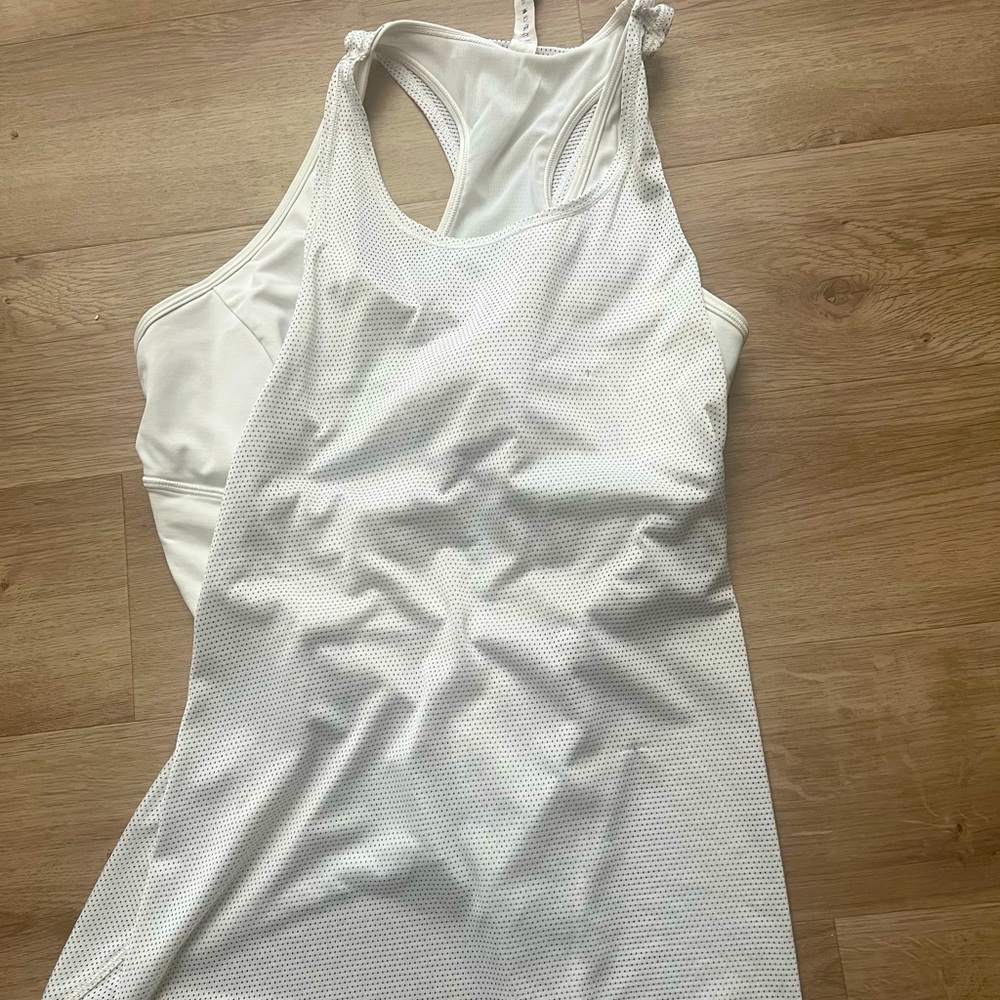 Lululemon tank top with built in bra, never worn! Size 10 has some snags .